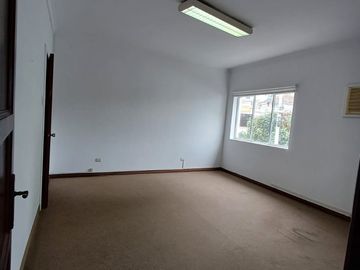 Casa amplia excelente ubicación SAN ISIDRO