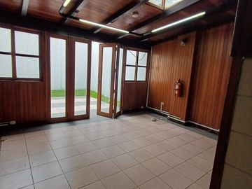 Casa amplia excelente ubicación SAN ISIDRO