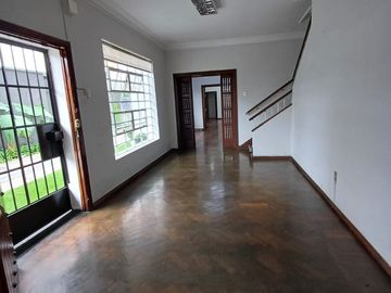 Casa amplia excelente ubicación SAN ISIDRO