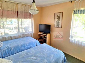 Se Vende Amplia y Linda Casa de un piso, aislada con Gran Terreno Residencial comuna de La Cruz