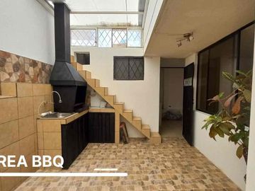 AMPLIA Y MODERNA CASA