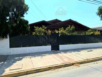 Se  Vende Gran Terreno Urbano con Linda Amplia  y Funcional casa de un piso, aislada, comuna de Quillota