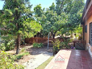 Se  Vende Gran Terreno Urbano con Linda Amplia  y Funcional casa de un piso, aislada, comuna de Quillota