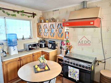Se  Vende Gran Terreno Urbano con Linda Amplia  y Funcional casa de un piso, aislada, comuna de Quillota