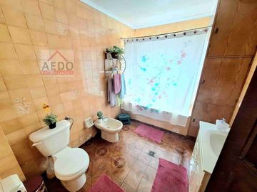 Se  Vende Gran Terreno Urbano con Linda Amplia  y Funcional casa de un piso, aislada, comuna de Quillota