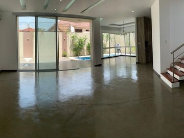 Casa en venta en Samborondón con piscina Km1