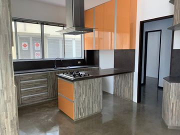 Casa en venta en Samborondón con piscina Km1