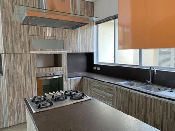 Casa en venta en Samborondón con piscina Km1