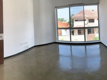 Casa en venta en Samborondón con piscina Km1