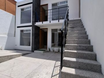SE RENTAN CASAS DUPLEX EN FRACCIONAMIENTO CAMINO REAL HACIENDA, A UNOS METROS DE LA BUAP CU.