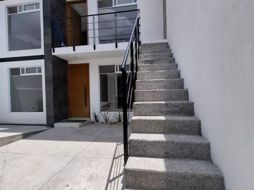 SE RENTAN CASAS DUPLEX EN FRACCIONAMIENTO CAMINO REAL HACIENDA, A UNOS METROS DE LA BUAP CU.
