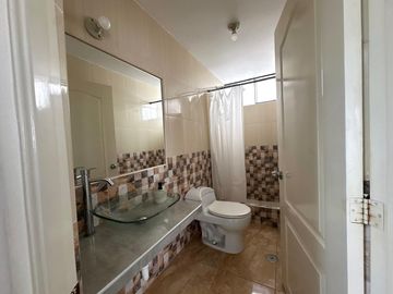 Impecable y amplia casa de 5 dormitorios en condominio seguro🏡💚