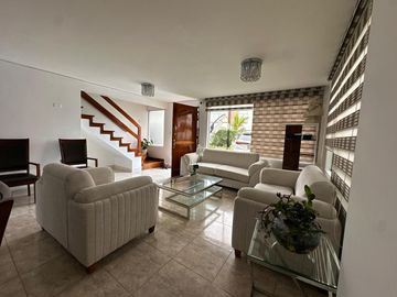 Impecable y amplia casa de 5 dormitorios en condominio seguro🏡💚