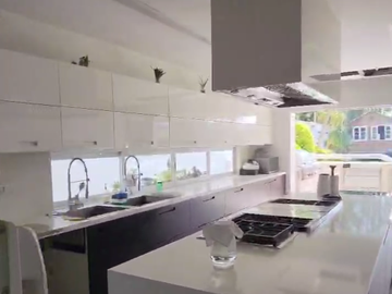 VENDO MODERNA Y ESPECTACULAR CASA EN LA PLANICIE - LA MOLINA