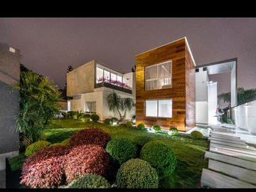 VENDO MODERNA Y ESPECTACULAR CASA EN LA PLANICIE - LA MOLINA