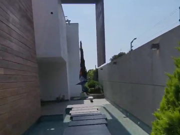 VENDO MODERNA Y ESPECTACULAR CASA EN LA PLANICIE - LA MOLINA