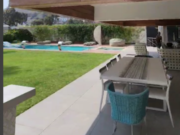 VENDO MODERNA Y ESPECTACULAR CASA EN LA PLANICIE - LA MOLINA
