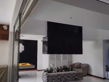 VENDO MODERNA Y ESPECTACULAR CASA EN LA PLANICIE - LA MOLINA