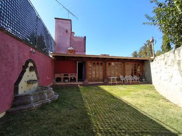 PROPIEDAD DE UN NIVEL CON POZA EN FRACCIONAMIENTO CÉNTRICO