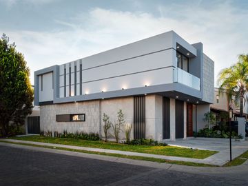 HERMOSA RESIDENCIA EN VENTA EN NUEVA GALICIA
