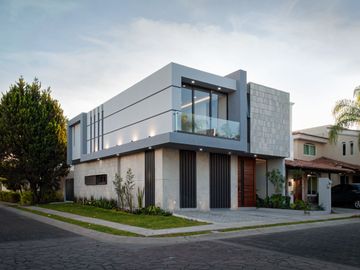 HERMOSA RESIDENCIA EN VENTA EN NUEVA GALICIA