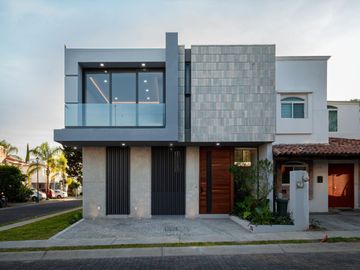 HERMOSA RESIDENCIA EN VENTA EN NUEVA GALICIA
