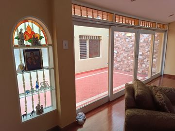 VENTA DE CASA A PRECIO DE TERRENO EN SURCO  9.5.4.9.6.7.3----