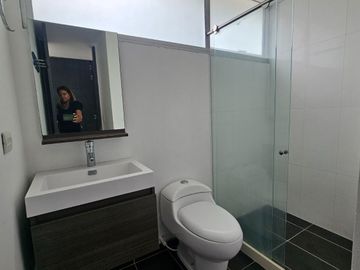 VENDO ESTUPENDO APARTAMENTO CON ASCENSOR EN GUAYACANES DE 7OM2, MANIZALES