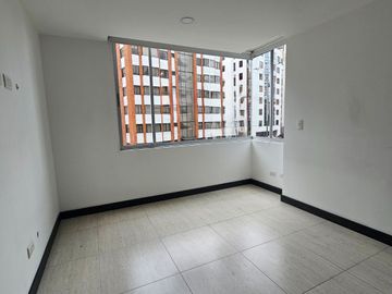 VENDO ESTUPENDO APARTAMENTO CON ASCENSOR EN GUAYACANES DE 7OM2, MANIZALES