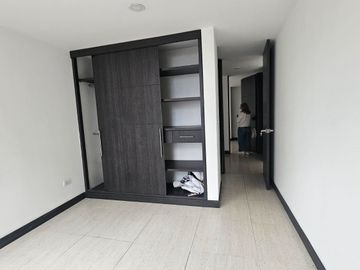 VENDO ESTUPENDO APARTAMENTO CON ASCENSOR EN GUAYACANES DE 7OM2, MANIZALES