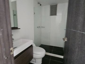 VENDO ESTUPENDO APARTAMENTO CON ASCENSOR EN GUAYACANES DE 7OM2, MANIZALES