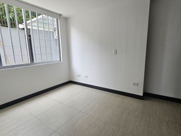 VENDO ESTUPENDO APARTAMENTO CON ASCENSOR EN GUAYACANES DE 7OM2, MANIZALES