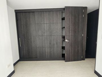 VENDO ESTUPENDO APARTAMENTO CON ASCENSOR EN GUAYACANES DE 7OM2, MANIZALES