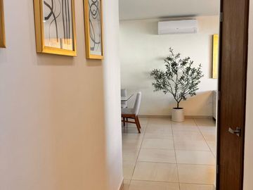 Casa equipada en venta en La Coruña Hermosillo con 3 recámaras, cocina de cedro, jardín y acceso a alberca, salón de eventos y vigilancia 24/7