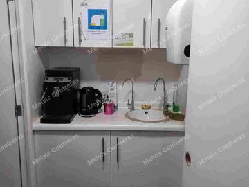 🏬 Se vende bodega de 426, 25 mt2, en Comuna Recoleta, Calle Canadá. Av. Zapadores.
✅ Características:
 *1er Piso:* 
1 Cacino.
3 Baños.
Espacio para Locker
7 Bodegas.
Ante Jardin
1 Estacionamiento para bajar mercancía.
2 Estacionamientos para vehículos.
1 Mini departamento para el Custodio con cocina y baño.

 *2do piso* 
9 Oficinas.
2 Baños
1 Oficina para Cámaras de Vigilancia.

✅ Entorno:
A 10 minutos en locomoción  del Metro zapadores.
Cercana a Minimarket,Restaurantes,
Farmacias, Panaderías etc.

💸 Valor 17.000 uf. Conversable.

Se acepta  Medio de Pago Crédito Hipotecario y Efectivo.

📞Contactos 
+56 9 3084 ----
+56 9 4632 ----
