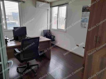 🏬 Se vende bodega de 426, 25 mt2, en Comuna Recoleta, Calle Canadá. Av. Zapadores.
✅ Características:
 *1er Piso:* 
1 Cacino.
3 Baños.
Espacio para Locker
7 Bodegas.
Ante Jardin
1 Estacionamiento para bajar mercancía.
2 Estacionamientos para vehículos.
1 Mini departamento para el Custodio con cocina y baño.

 *2do piso* 
9 Oficinas.
2 Baños
1 Oficina para Cámaras de Vigilancia.

✅ Entorno:
A 10 minutos en locomoción  del Metro zapadores.
Cercana a Minimarket,Restaurantes,
Farmacias, Panaderías etc.

💸 Valor 17.000 uf. Conversable.

Se acepta  Medio de Pago Crédito Hipotecario y Efectivo.

📞Contactos 
+56 9 3084 ----
+56 9 4632 ----