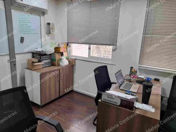 🏬 Se vende bodega de 426, 25 mt2, en Comuna Recoleta, Calle Canadá. Av. Zapadores.
✅ Características:
 *1er Piso:* 
1 Cacino.
3 Baños.
Espacio para Locker
7 Bodegas.
Ante Jardin
1 Estacionamiento para bajar mercancía.
2 Estacionamientos para vehículos.
1 Mini departamento para el Custodio con cocina y baño.

 *2do piso* 
9 Oficinas.
2 Baños
1 Oficina para Cámaras de Vigilancia.

✅ Entorno:
A 10 minutos en locomoción  del Metro zapadores.
Cercana a Minimarket,Restaurantes,
Farmacias, Panaderías etc.

💸 Valor 17.000 uf. Conversable.

Se acepta  Medio de Pago Crédito Hipotecario y Efectivo.

📞Contactos 
+56 9 3084 ----
+56 9 4632 ----