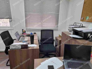 🏬 Se vende bodega de 426, 25 mt2, en Comuna Recoleta, Calle Canadá. Av. Zapadores.
✅ Características:
 *1er Piso:* 
1 Cacino.
3 Baños.
Espacio para Locker
7 Bodegas.
Ante Jardin
1 Estacionamiento para bajar mercancía.
2 Estacionamientos para vehículos.
1 Mini departamento para el Custodio con cocina y baño.

 *2do piso* 
9 Oficinas.
2 Baños
1 Oficina para Cámaras de Vigilancia.

✅ Entorno:
A 10 minutos en locomoción  del Metro zapadores.
Cercana a Minimarket,Restaurantes,
Farmacias, Panaderías etc.

💸 Valor 17.000 uf. Conversable.

Se acepta  Medio de Pago Crédito Hipotecario y Efectivo.

📞Contactos 
+56 9 3084 ----
+56 9 4632 ----