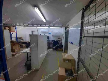 🏬 Se vende bodega de 426, 25 mt2, en Comuna Recoleta, Calle Canadá. Av. Zapadores.
✅ Características:
 *1er Piso:* 
1 Cacino.
3 Baños.
Espacio para Locker
7 Bodegas.
Ante Jardin
1 Estacionamiento para bajar mercancía.
2 Estacionamientos para vehículos.
1 Mini departamento para el Custodio con cocina y baño.

 *2do piso* 
9 Oficinas.
2 Baños
1 Oficina para Cámaras de Vigilancia.

✅ Entorno:
A 10 minutos en locomoción  del Metro zapadores.
Cercana a Minimarket,Restaurantes,
Farmacias, Panaderías etc.

💸 Valor 17.000 uf. Conversable.

Se acepta  Medio de Pago Crédito Hipotecario y Efectivo.

📞Contactos 
+56 9 3084 ----
+56 9 4632 ----