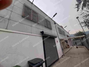 🏬 Se vende bodega de 426, 25 mt2, en Comuna Recoleta, Calle Canadá. Av. Zapadores.
✅ Características:
 *1er Piso:* 
1 Cacino.
3 Baños.
Espacio para Locker
7 Bodegas.
Ante Jardin
1 Estacionamiento para bajar mercancía.
2 Estacionamientos para vehículos.
1 Mini departamento para el Custodio con cocina y baño.

 *2do piso* 
9 Oficinas.
2 Baños
1 Oficina para Cámaras de Vigilancia.

✅ Entorno:
A 10 minutos en locomoción  del Metro zapadores.
Cercana a Minimarket,Restaurantes,
Farmacias, Panaderías etc.

💸 Valor 17.000 uf. Conversable.

Se acepta  Medio de Pago Crédito Hipotecario y Efectivo.

📞Contactos 
+56 9 3084 ----
+56 9 4632 ----