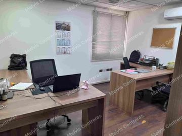 🏬 Se vende bodega de 426, 25 mt2, en Comuna Recoleta, Calle Canadá. Av. Zapadores.
✅ Características:
 *1er Piso:* 
1 Cacino.
3 Baños.
Espacio para Locker
7 Bodegas.
Ante Jardin
1 Estacionamiento para bajar mercancía.
2 Estacionamientos para vehículos.
1 Mini departamento para el Custodio con cocina y baño.

 *2do piso* 
9 Oficinas.
2 Baños
1 Oficina para Cámaras de Vigilancia.

✅ Entorno:
A 10 minutos en locomoción  del Metro zapadores.
Cercana a Minimarket,Restaurantes,
Farmacias, Panaderías etc.

💸 Valor 17.000 uf. Conversable.

Se acepta  Medio de Pago Crédito Hipotecario y Efectivo.

📞Contactos 
+56 9 3084 ----
+56 9 4632 ----