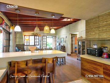 Casa de campo con jardín, chimenea y jacuzzi en Chaclacayo