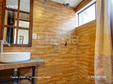Casa de campo con jardín, chimenea y jacuzzi en Chaclacayo