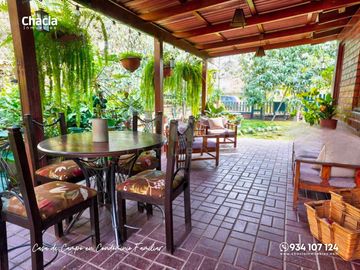 Casa de campo con jardín, chimenea y jacuzzi en Chaclacayo