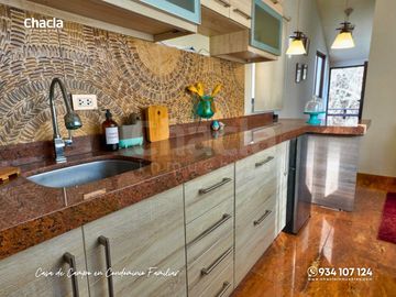 Casa de campo con jardín, chimenea y jacuzzi en Chaclacayo