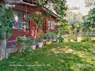 Casa de campo con jardín, chimenea y jacuzzi en Chaclacayo