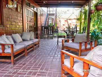 Casa de campo con jardín, chimenea y jacuzzi en Chaclacayo