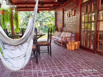 Casa de campo con jardín, chimenea y jacuzzi en Chaclacayo