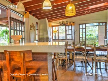 Casa de campo con jardín, chimenea y jacuzzi en Chaclacayo