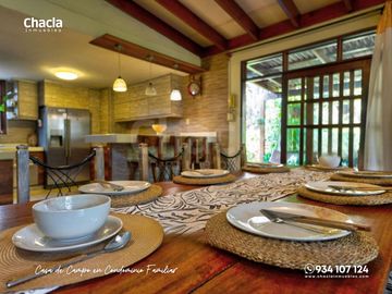 Casa de campo con jardín, chimenea y jacuzzi en Chaclacayo